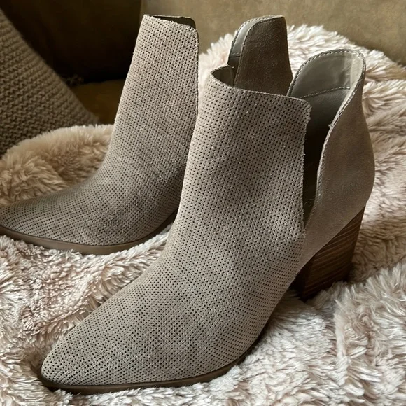 Marc Fisher boots. - Picture 4 of 14